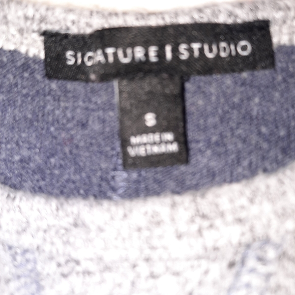 SIGNATURE STUDIO TRI-COLOR LONG SLEEVE TUNIC | SMALL - Picture 2 of 3